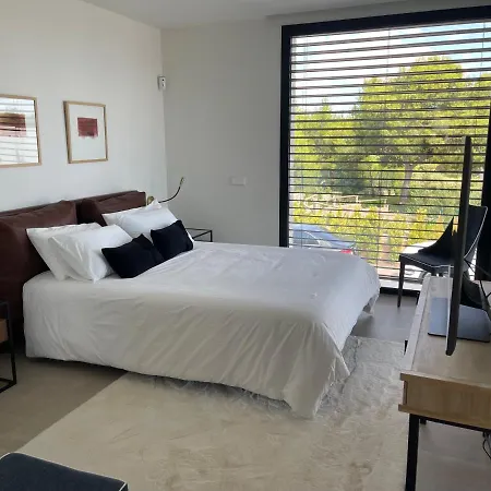 Mimosa Tiska Villa